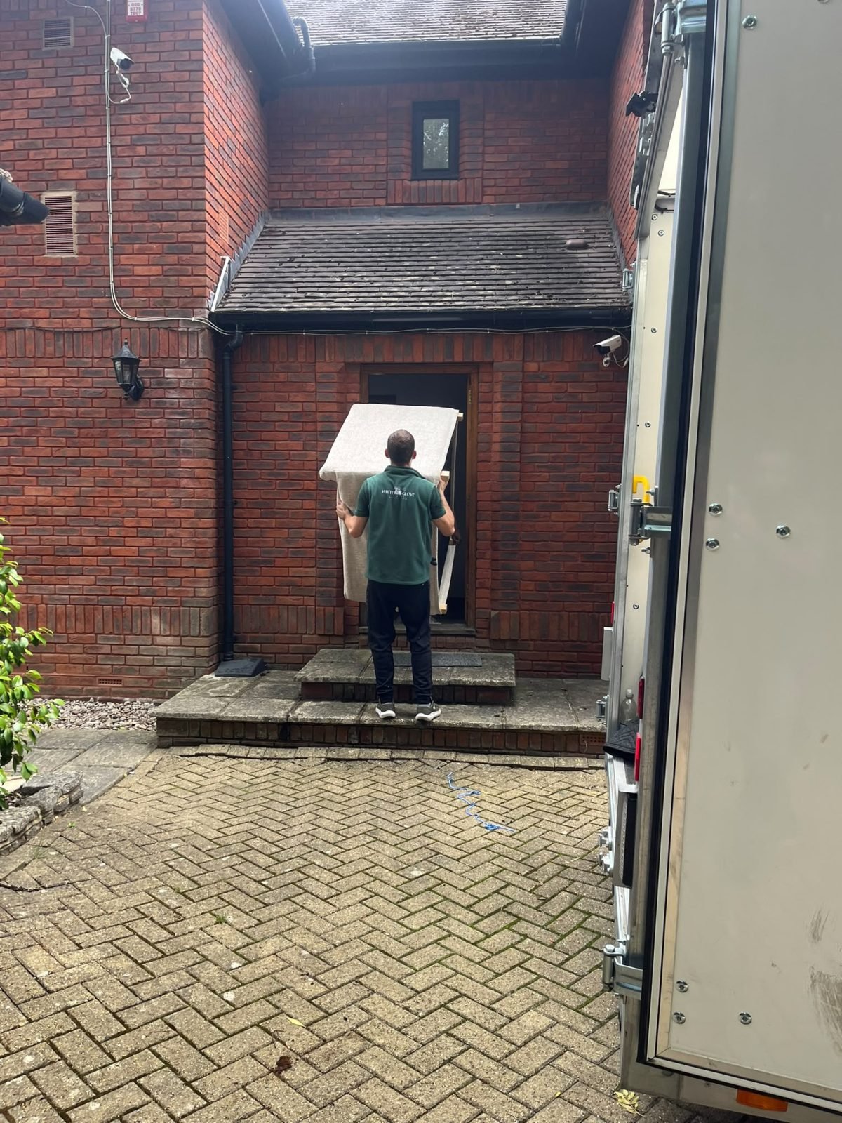Top House Removals in Surrey: How to Choose the Right Removal Service for Your Move